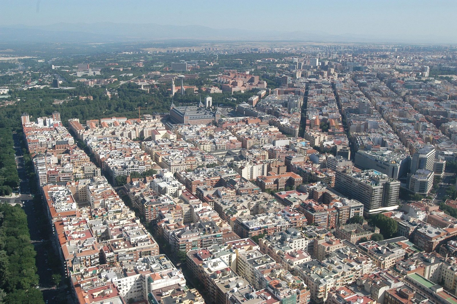 Transformamos hogares, oficinas y edificios con renovaciones expertas y artesanía de calidad adaptada a usted.